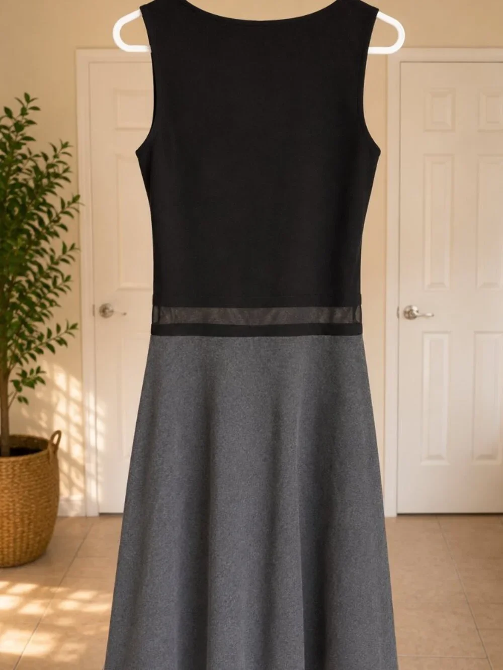 Banana Republic Sleeveless Colorblock Sheath Dress Black Gray Mesh Waist Size 2